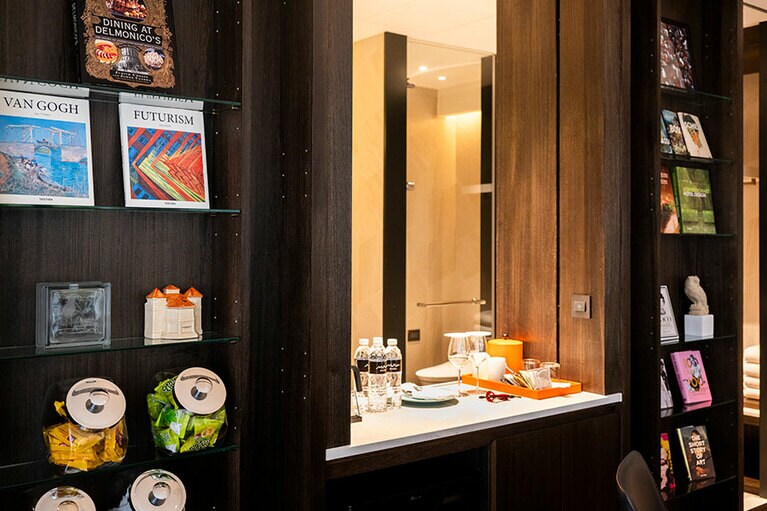 ヴィラタイプの客室。「Super Bar」で出されるお菓子が客室内にあります。