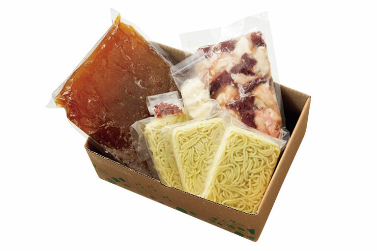 厳選国産牛もつミックス(小腸、ハツ、コリコリ) 450g、竹田名水もつ鍋スープ1,250g、竹田名水ちゃんぽん麺150g×3玉、薬味 3,980円