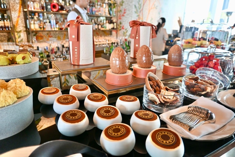 この日はイースター。ブルガリのロゴが入ったイースターエッグも披露されました。