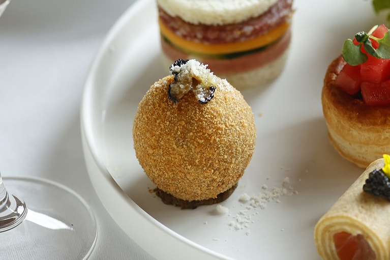 黒トリュフのアランチーニ。