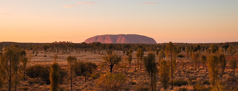 オーストラリアの雄大さを象徴するウルル。photo:Tourism Australia