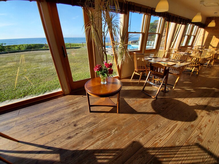 太田尻海岸がすぐ目の前のカフェ＆ダイニング「海音(シーネ)」。