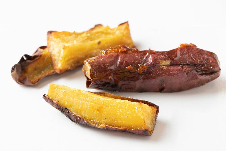 「3種食べ比べセット」1,800円。「極蜜熟成焼き芋」と「熟成やきいも」、「熟成紫蜜いも」の3種が味わえる。