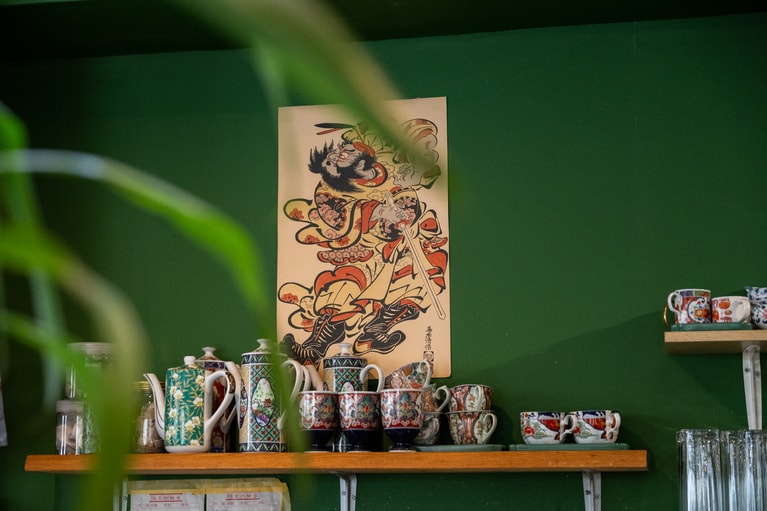 カップや皿にも注目を。