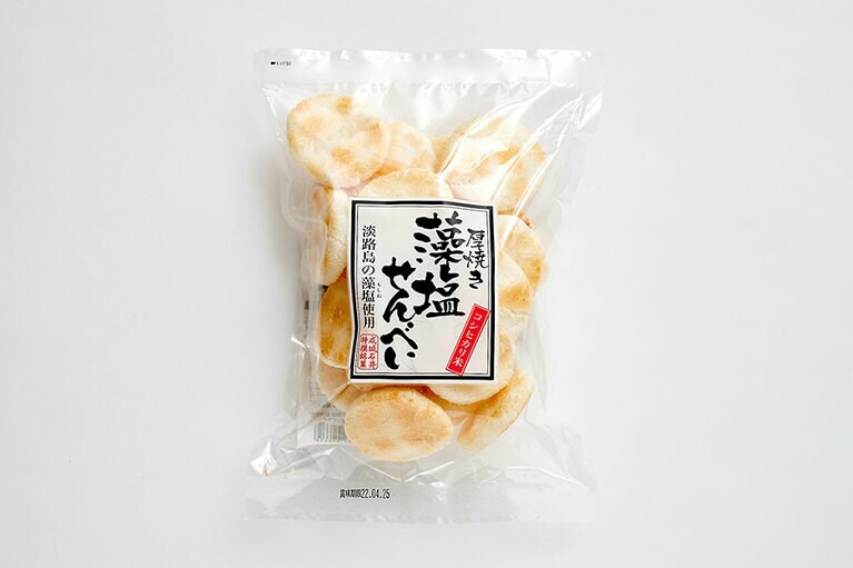 成城石井 厚焼き藻塩せんべい 130g 389円。