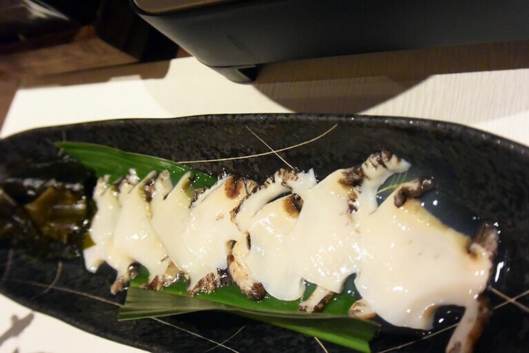 刺身という選択肢も。贅沢にも3種類の食べ方で味わえます。