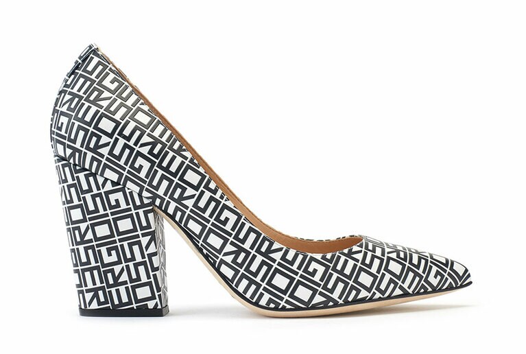 SERGIO PUMPS ヒール9cm 85,000円。