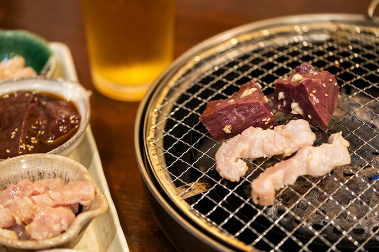 ミノ、ハツ、シマチョウなど「モツ4種」2,145円。