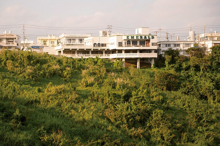 ［パブラウンジ エメラルド］那覇から車で約40分。