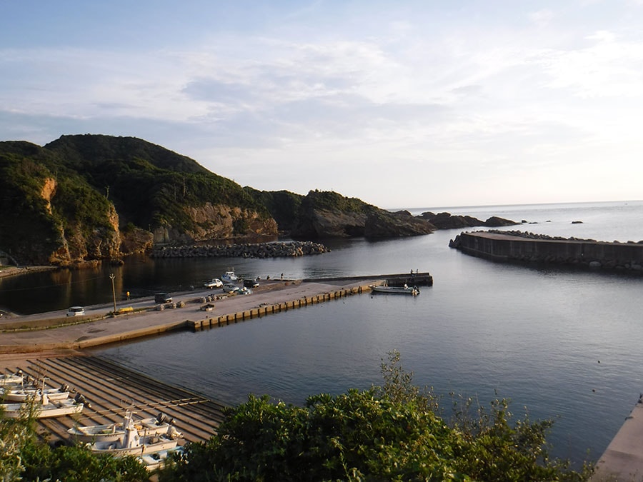日御碕神社の前の穏やかな港。