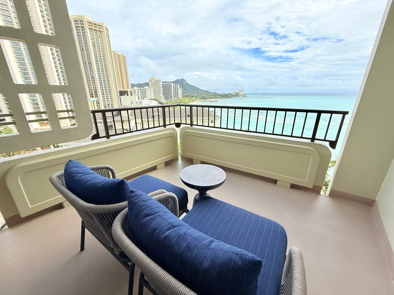 タワーダイヤモンドヘッドオーシャンの客室のラナイからの眺め（12階）。