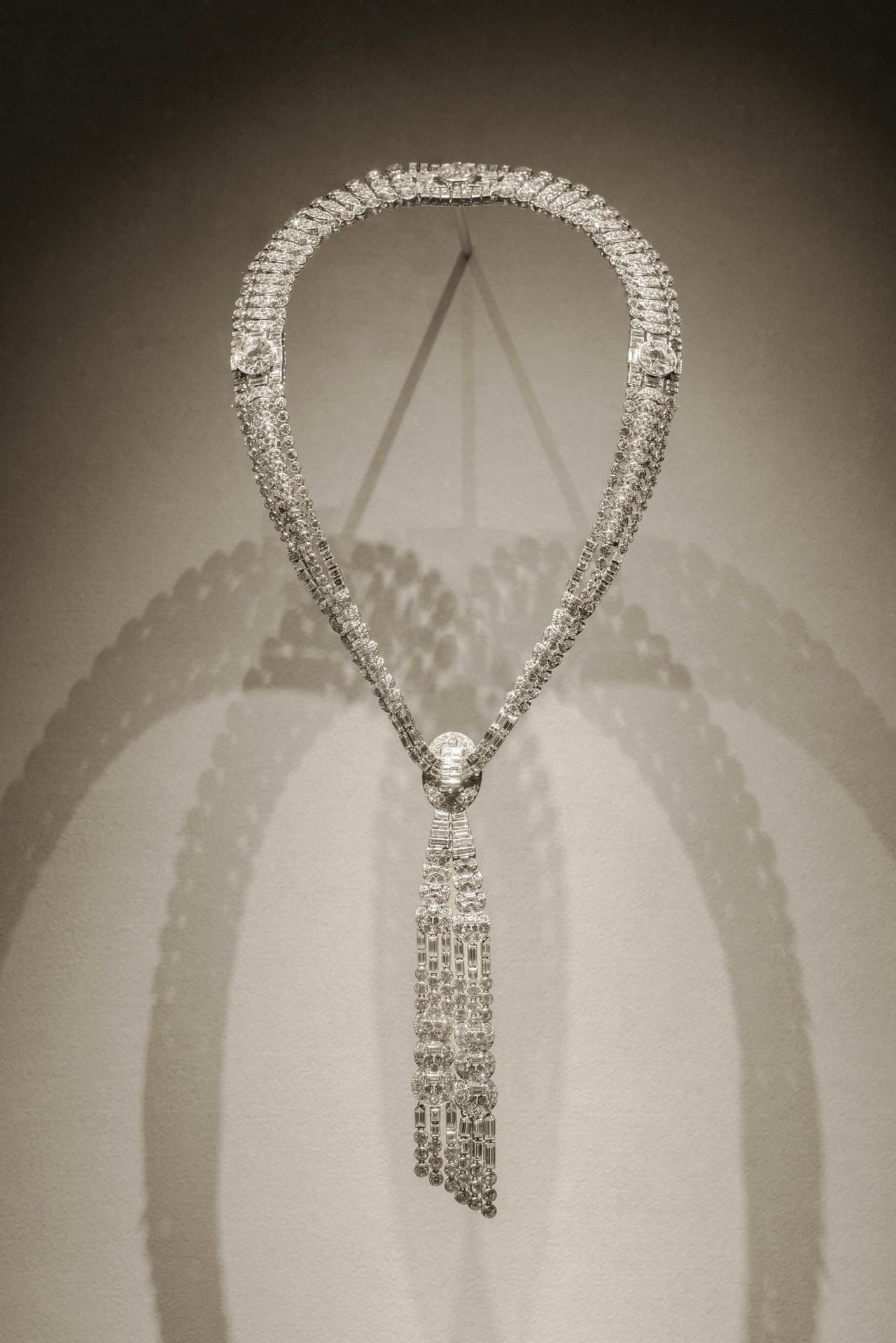ネックレス 1929年 プラチナ、ダイヤモンド ©Van Cleef & Arpels