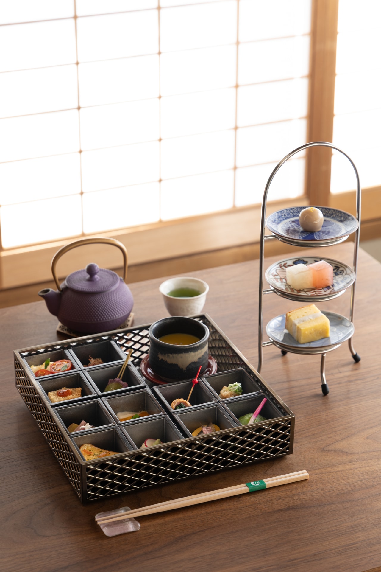 季節替わりのメニューが味わえる「和のアフタヌーンティー ～発酵～」の春メニュー（～2026年5月31日［日］）のイメージ。1名6,500円（税・サ込）、2日前の17時までに要予約。提供期間／～2027年2月28日（日）まで。