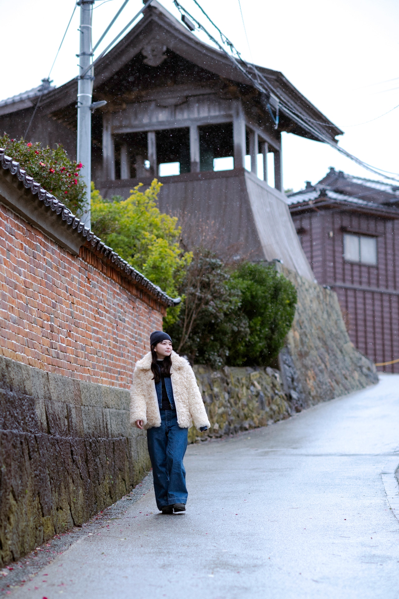 京町は鉱山町・相川のメインストリート。奥に見えるのは「時鐘楼」。今でも朝夕の定刻には地元の住民によって撞かれ、時を告げている。