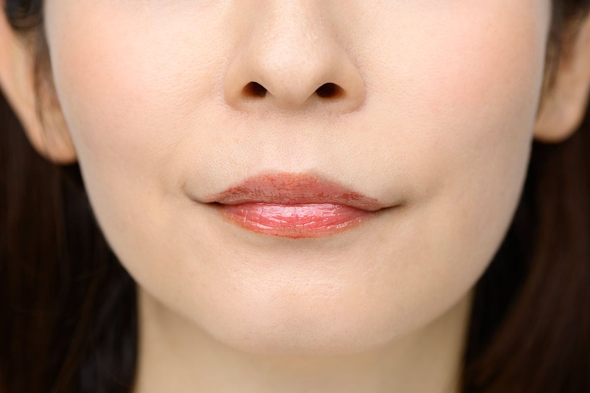 廣松さんのいつものメイク。チャームポイントの唇は、形を補正すればもっと魅力的に。