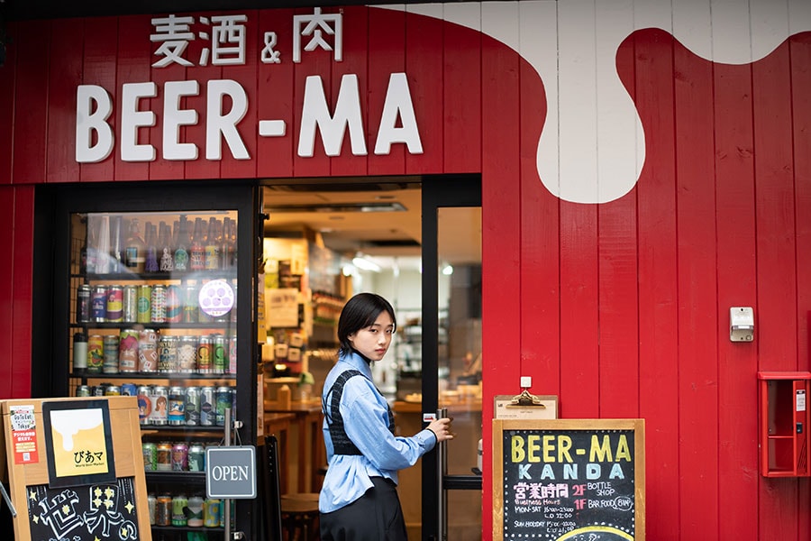 河合優実と東京はしご酒① クラフトビールの魅力を知る 「びあマ神田」で見つけた最高の一杯
