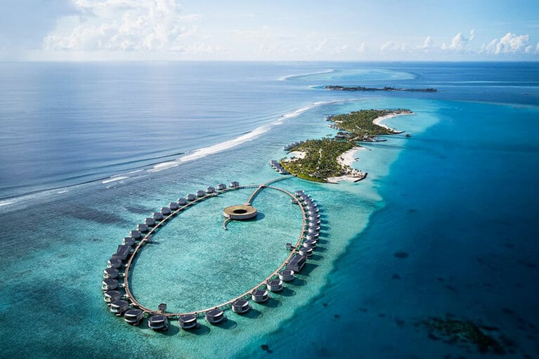 ザ・リッツ・カールトンは3つの島と水上コテージエリアからなります。これらの島は実は砂を運んで造られた人工島。