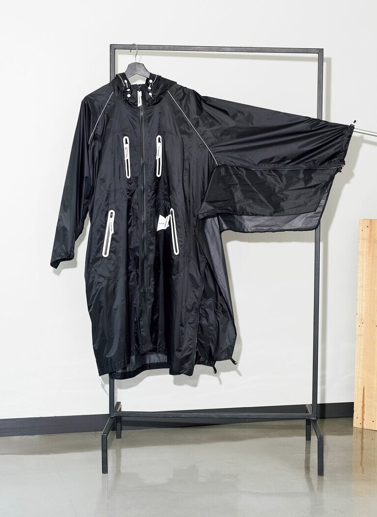 2wayレインコート 74,800円／アンドワンダー