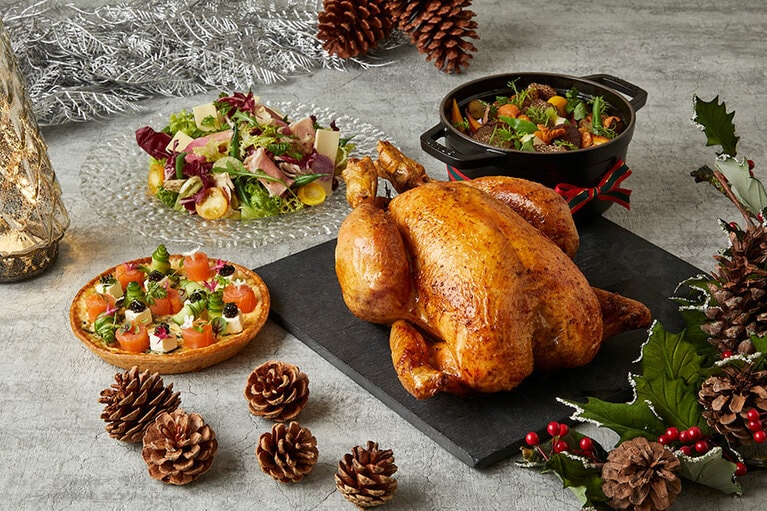 「クリスマス テイクアウトメニュー 2022」のイメージ(チキン)。チキン(2～4人前)30,000円、ビーフ(4人前)95,000円(ともに税込)、1日10セット限定。※12月24日分のチキンは予定数終了。