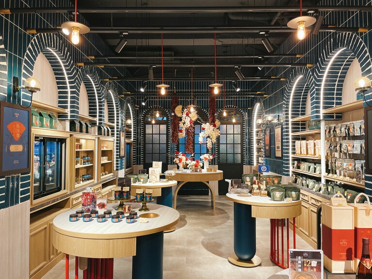 レトロモダンな雰囲気の店内。