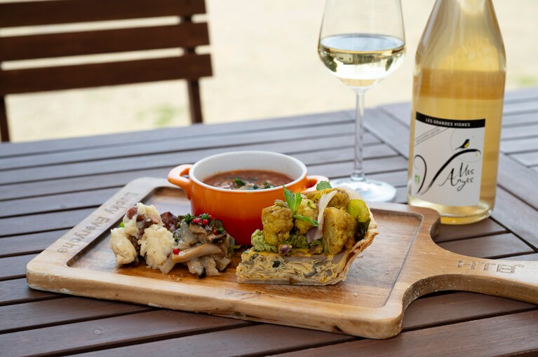 グラスワインはランチに＋300円と、リーズナブルなのもうれしい。