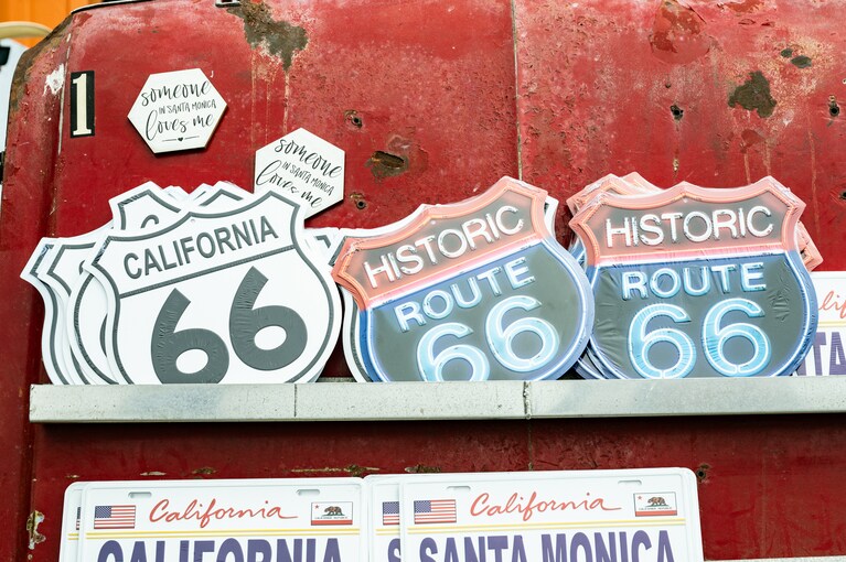 ギフトショップには、さまざまなルート66グッズが。