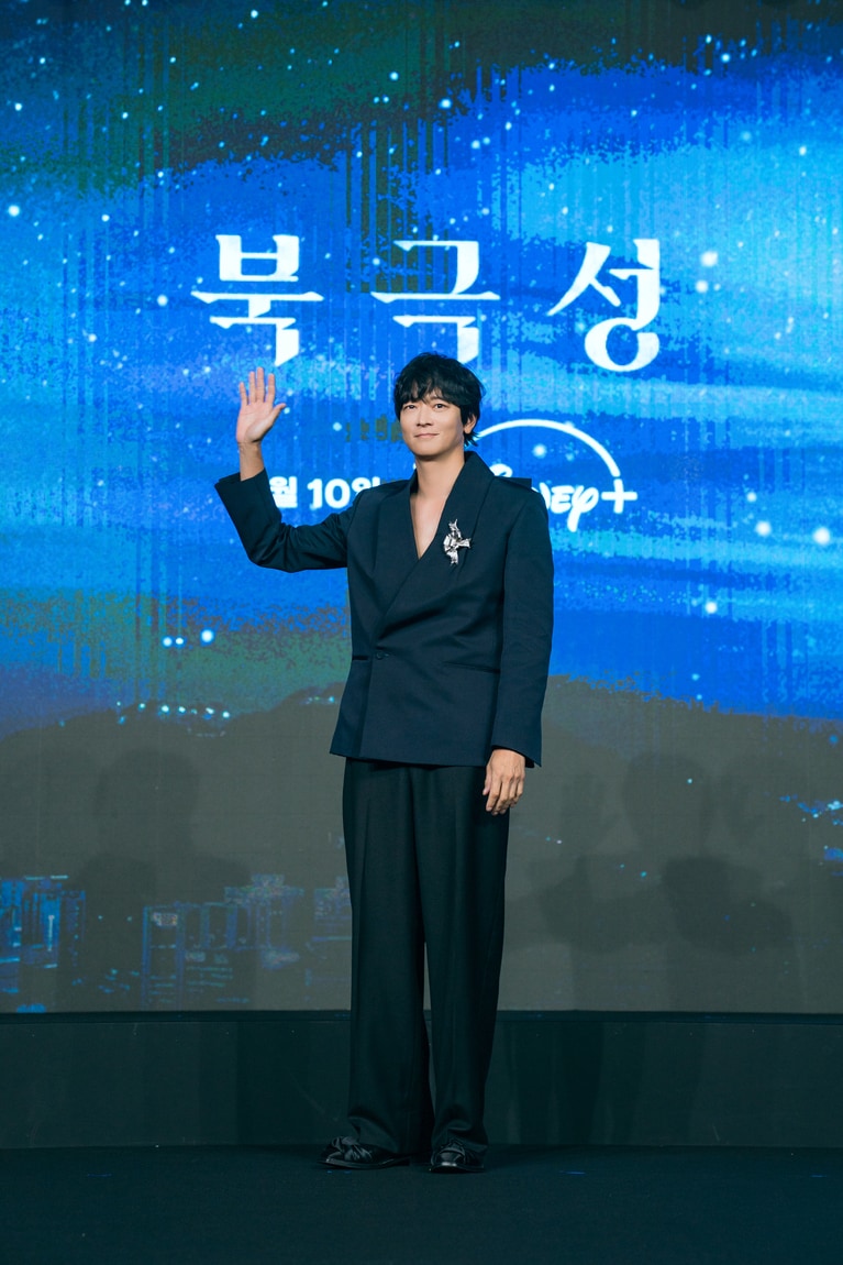 カン・ドンウォン。「北極星」ディズニープラスのスターで独占配信中 ©2025 Disney and its related entities