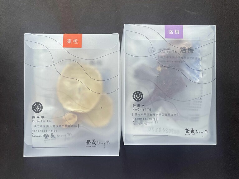 個包装には食品用乾燥剤が入っています。賞味期間は未開封で「棗橙」が240日、「冰菊」と「洛梅」は365日。