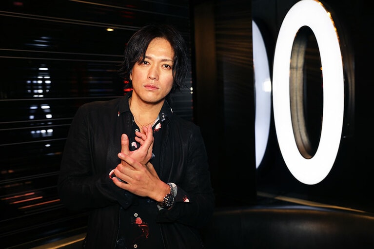 危険な魅力を振りまくベテランホストの信虎(のぶとら)さん。