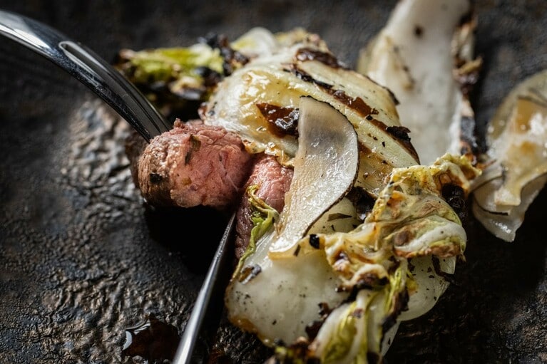 通常の牛より赤身部分が多く、低脂肪・高タンパク質だという猪肉。