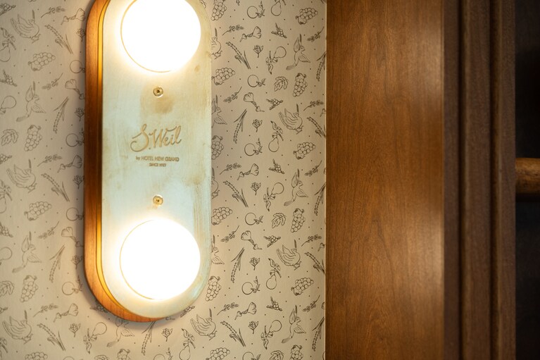 ライトは船内のイメージ。