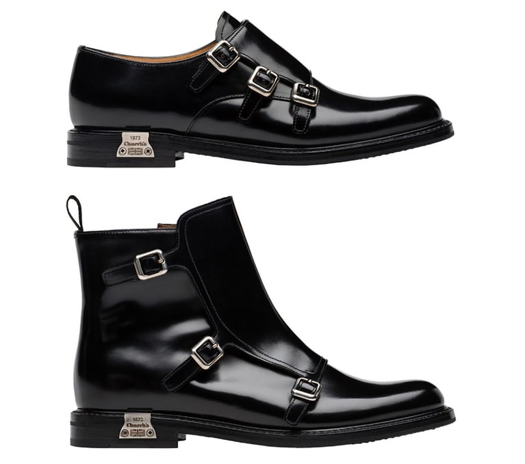 革新的なデザインが印象的なトリプルモンクのシューズ「バベル」とショートブーツ「アメリア」は、ヒール部分にユニオンジャックを刻印したメタルプレートを配してある。阪急うめだ本店、伊勢丹新宿店の両店舗にて取り扱い。