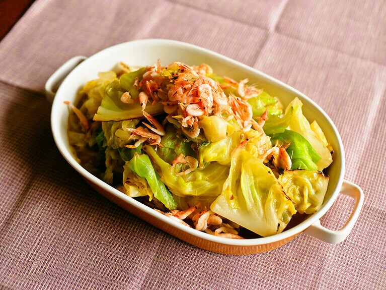 桜エビは少量をとっておいて、最後に散らすときれいに盛れますよ。塩味はごく控えめにしてますが、お好みで増量してください。ちょっと追いオリーブオイル(分量外)してもおいしい。