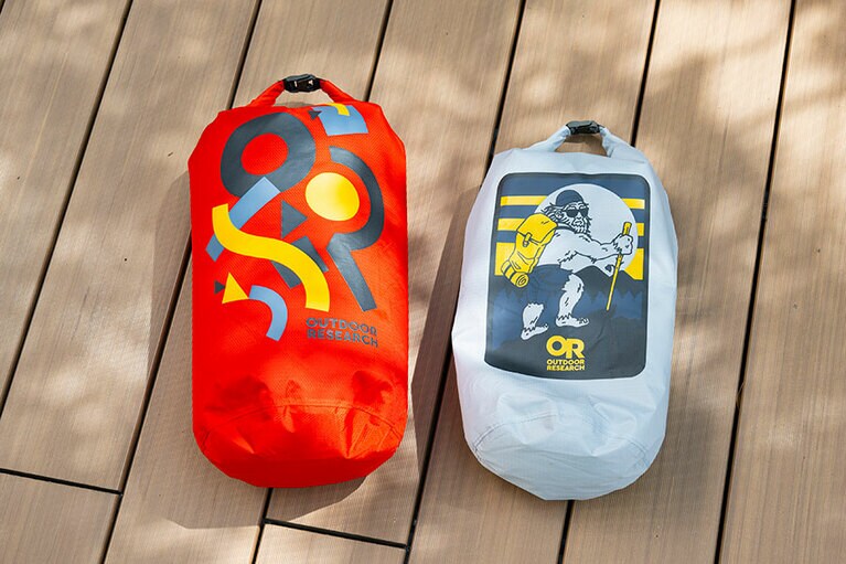 パックアウトグラフィックドライバック 8L 3,630円、5L 3,300円／OUTDOOR RESEARCH (アウトドアリサーチ)