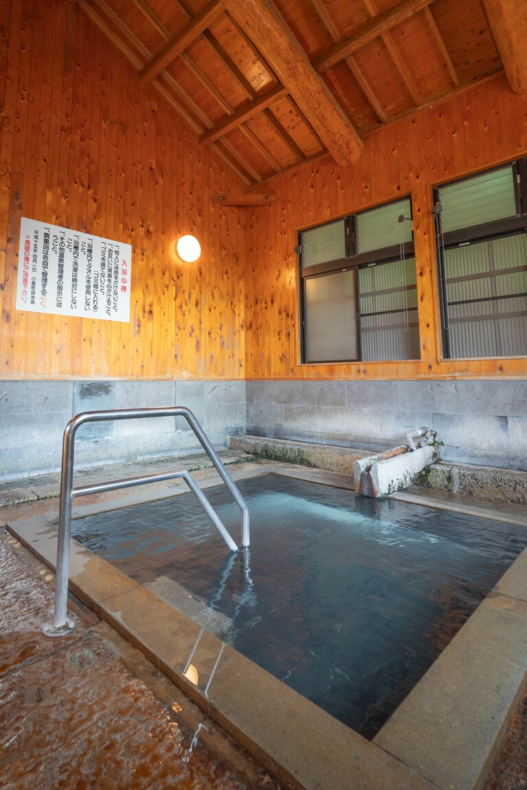 照湯温泉の男湯。