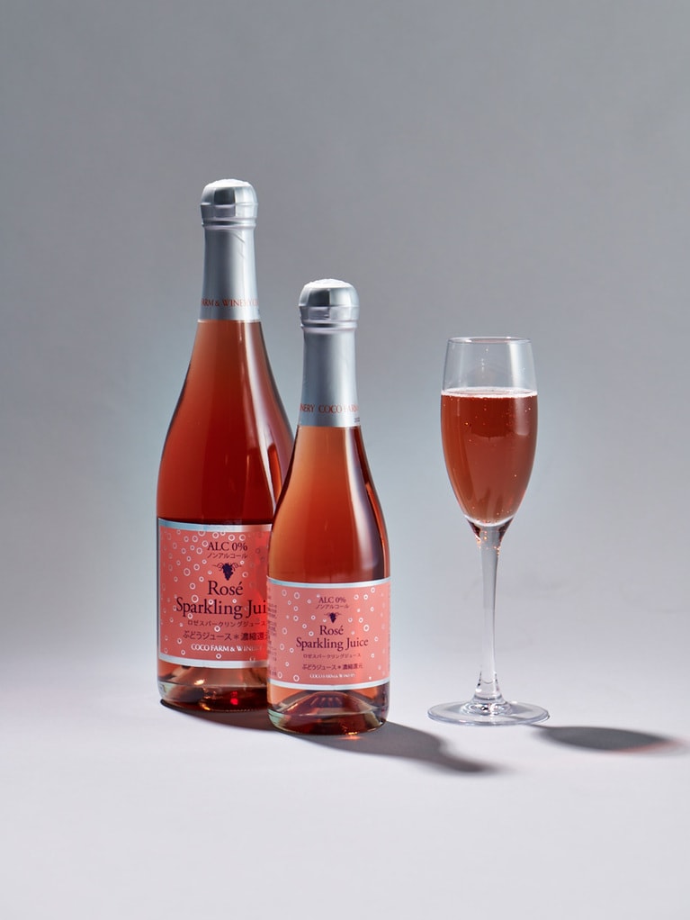 ロゼ スパークリング ジュース1,600円(750ml)、900円(375ml)。