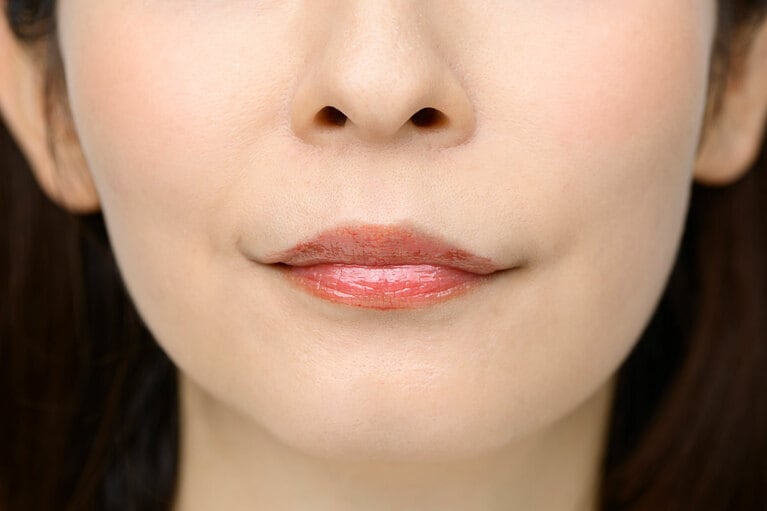 廣松さんのいつものメイク。チャームポイントの唇は、形を補正すればもっと魅力的に。