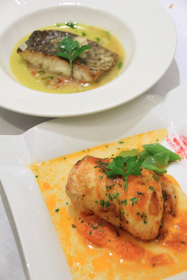 この日のメインは看板メニューのチキンの野菜包みか、ビルバオ風白身魚という選択だった。