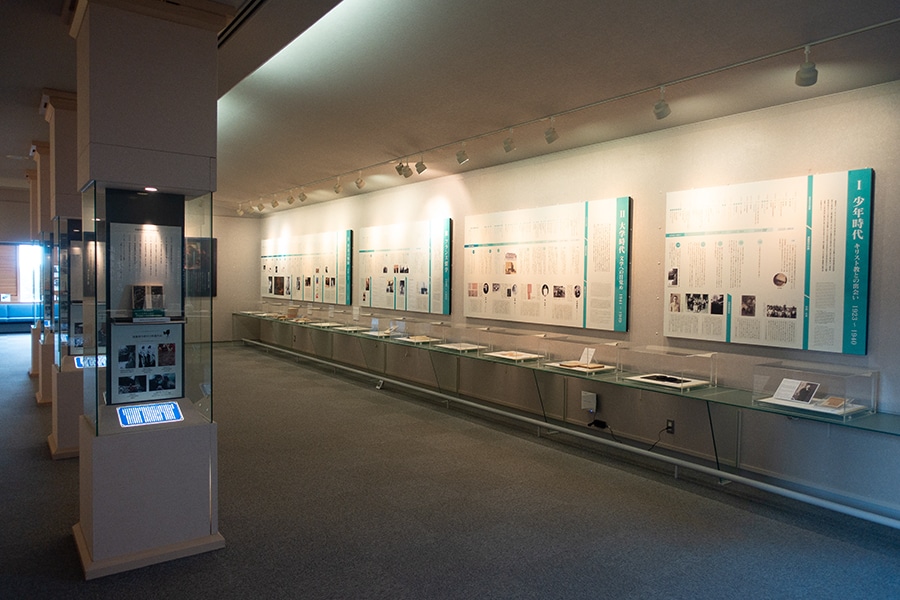 展示室では、遠藤の生涯を丁寧に辿ることができます。