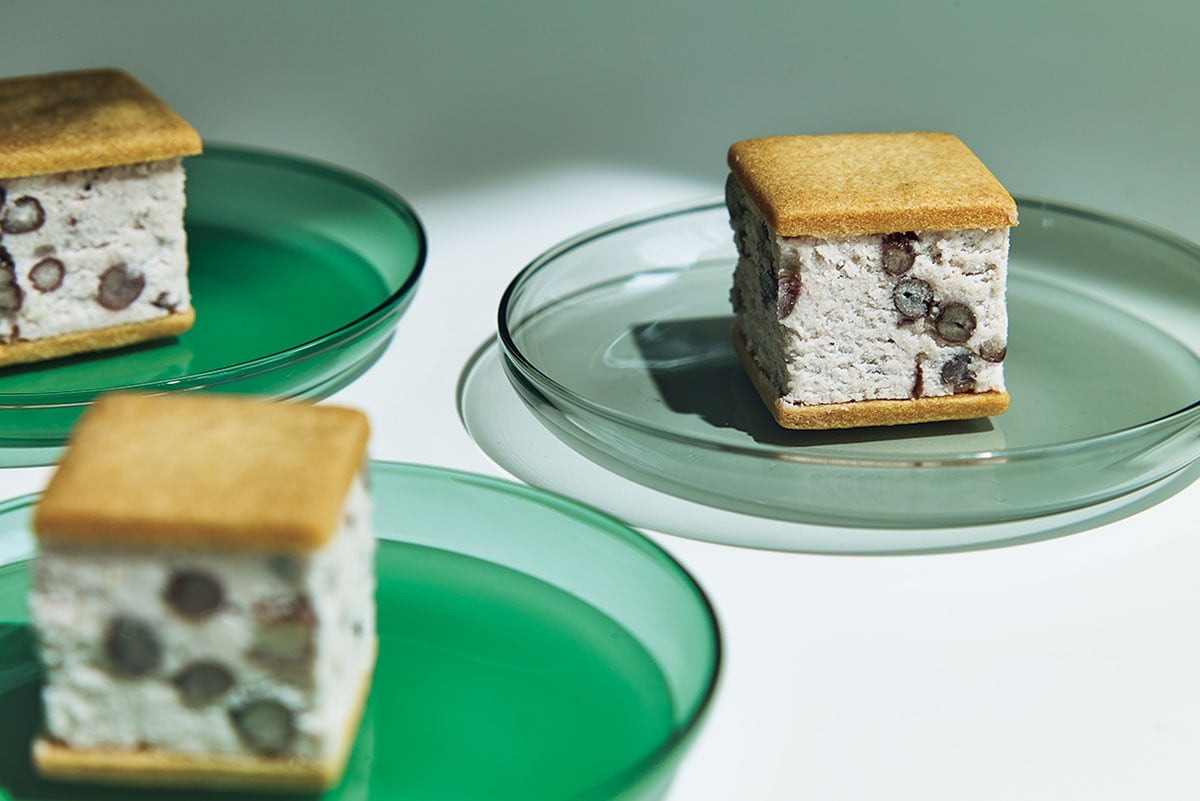 あずきバターサンド 3個 1,200円。