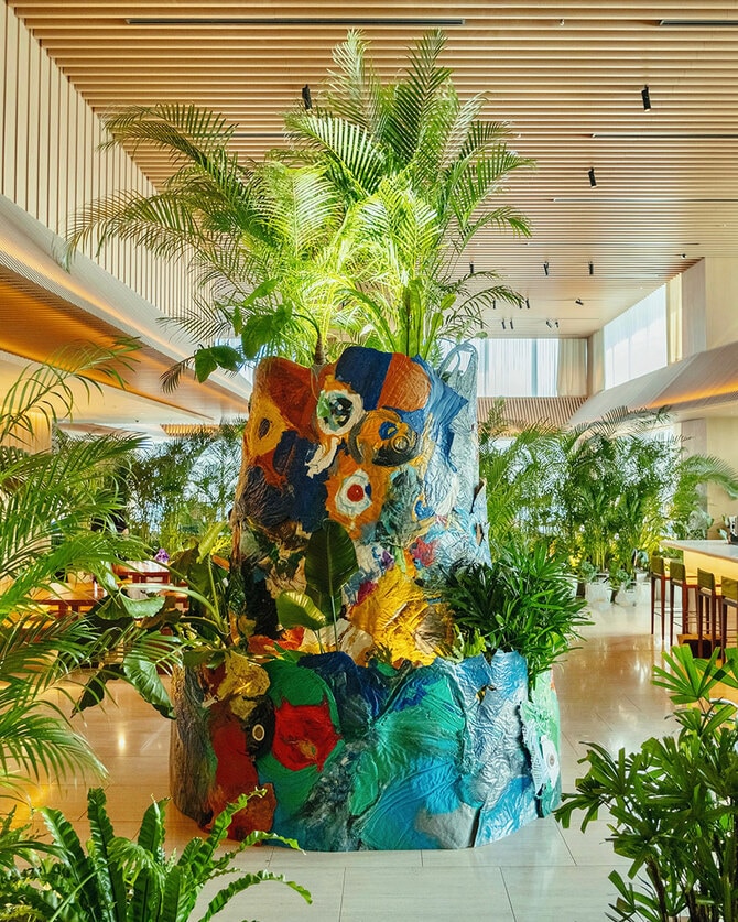 東京エディション虎ノ門】 漂着海洋ゴミを使ったアートツリー 語りかけ