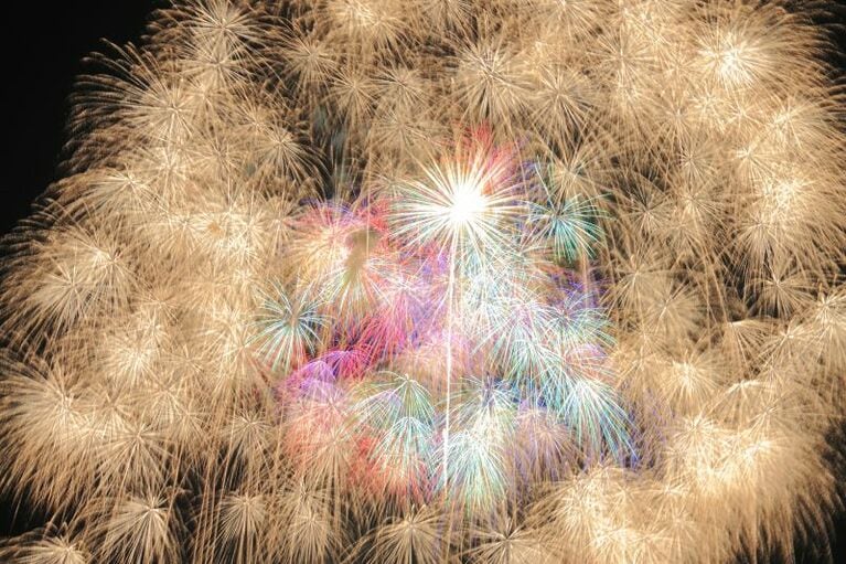 【新潟県小千谷市】浅原神社秋季例大祭奉納大煙火（片貝まつり）。