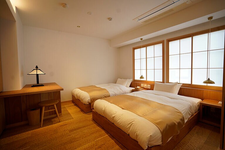 リビングを通り抜けるともうひとつのベッドルームがある。