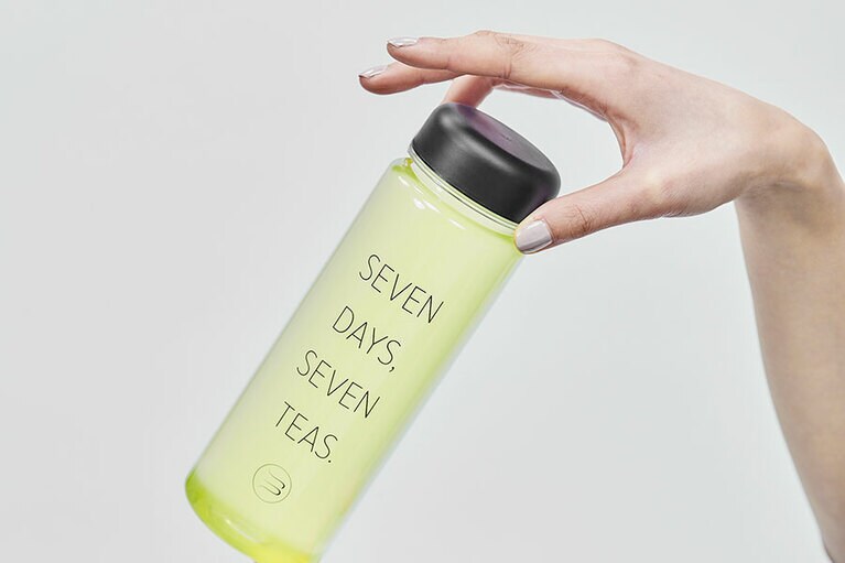 USAGIYA BOTTLE 1,500円(初回のみ)。USAGIYA TEA BOTTOLING(1,500円)は、30日間定額制のお茶のボトリングサービス／USAGIYA