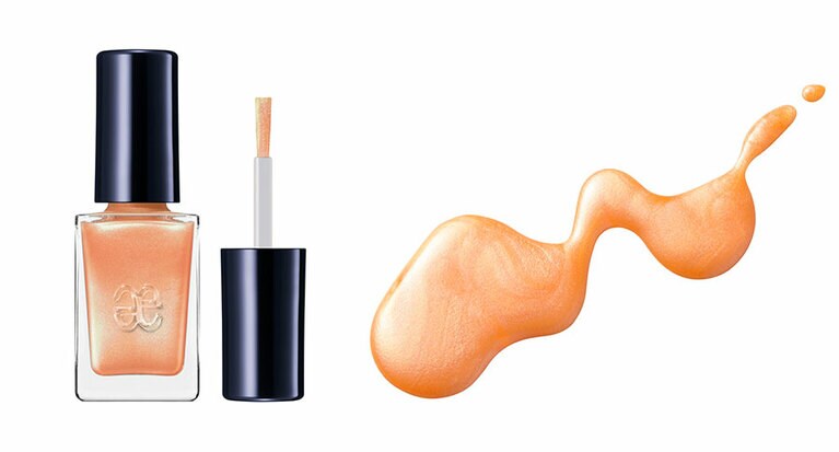 63 Prim luster プリムラスター。グリーン系の偏光パールが入ることで、シャーベットオレンジみたいなクールでシャープなオレンジに。