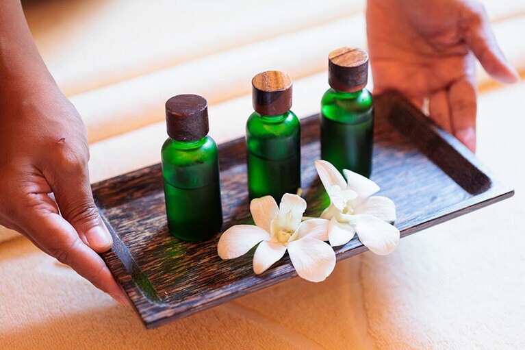 シグネチャー・マッサージのエッセンシャルオイルは3種類から選べる。