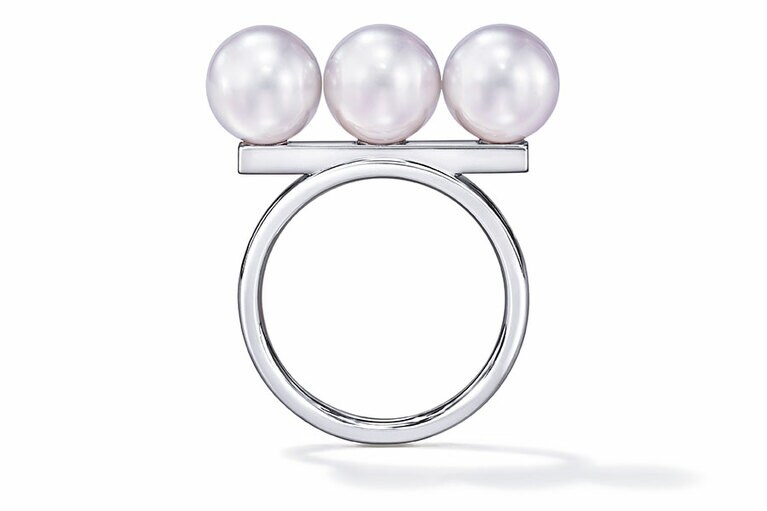 balance neo リング (18K ホワイトゴールド あこや真珠) 250,000円。©︎TASAKI