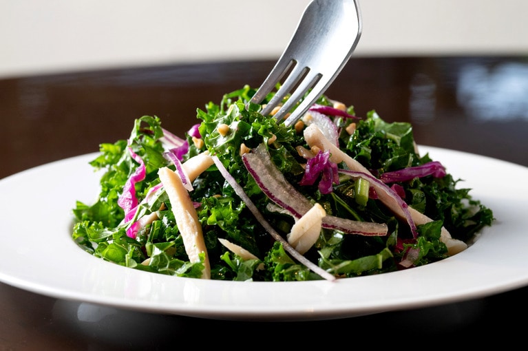 ケールサラダ 693円。