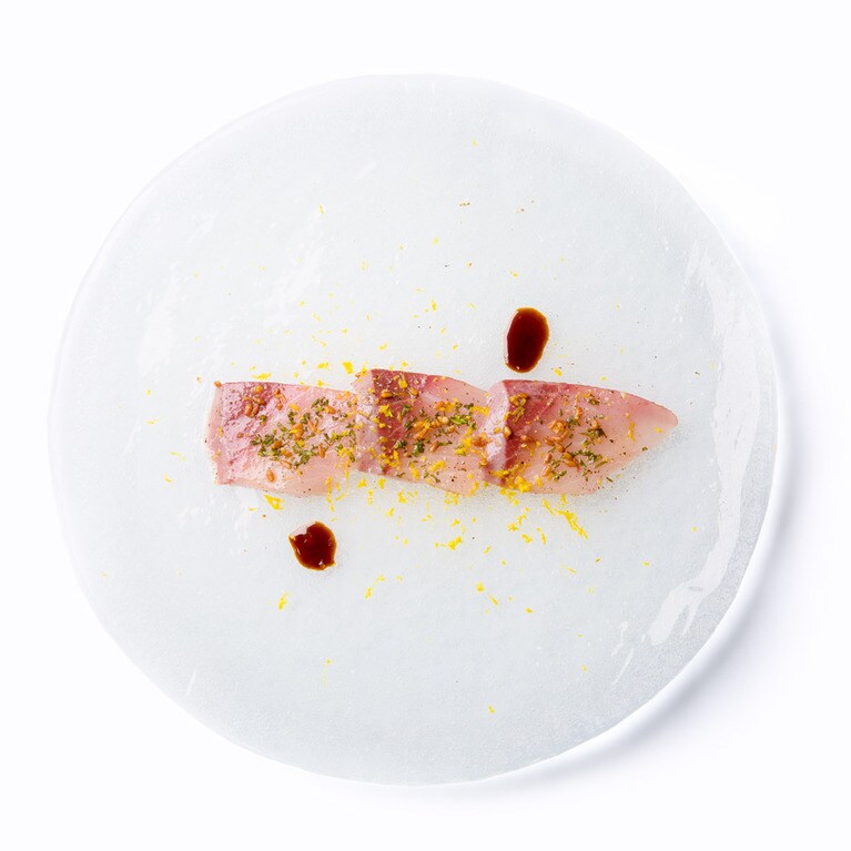 びっくりするほど肉厚の干し椎茸をもどし、ふわふわのパルミジャーノをたっぷりと。嚙みしめると椎茸の旨みがじゅわっ。