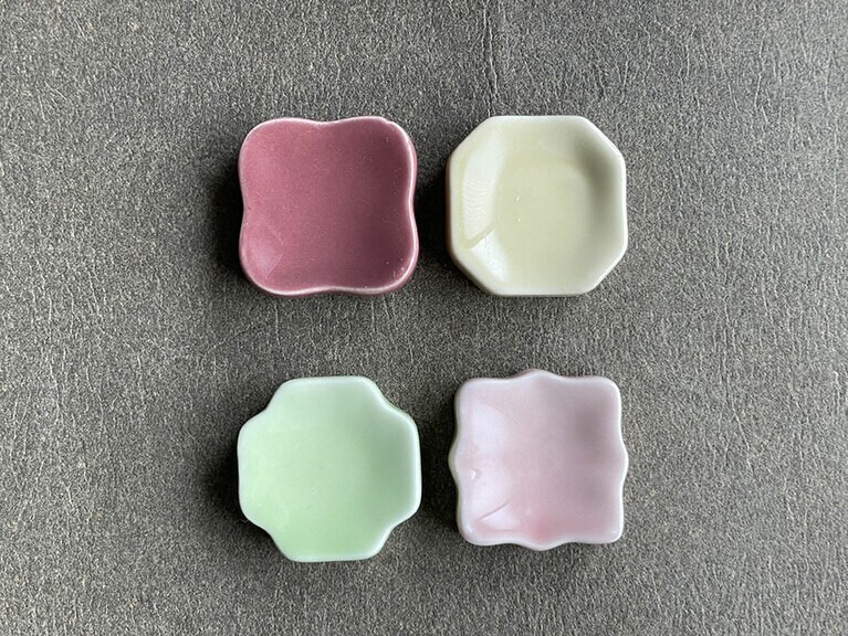 色や形がキュートな箸置き。